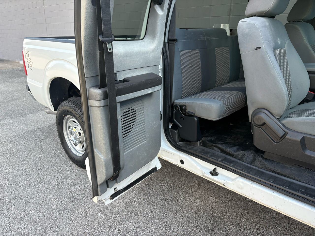 Ford Super Duty F-250 SRW 4WD SuperCab 142" XL 2012 Ford Super Duty F-250 SRW 4WD SuperCab 142" XL 2012