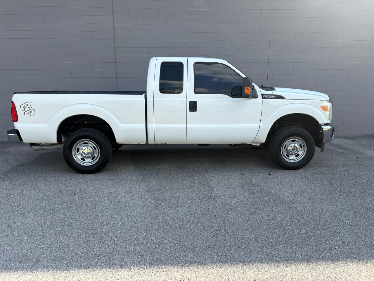 Ford Super Duty F-250 SRW 4WD SuperCab 142" XL 2012 Ford Super Duty F-250 SRW 4WD SuperCab 142" XL 2012