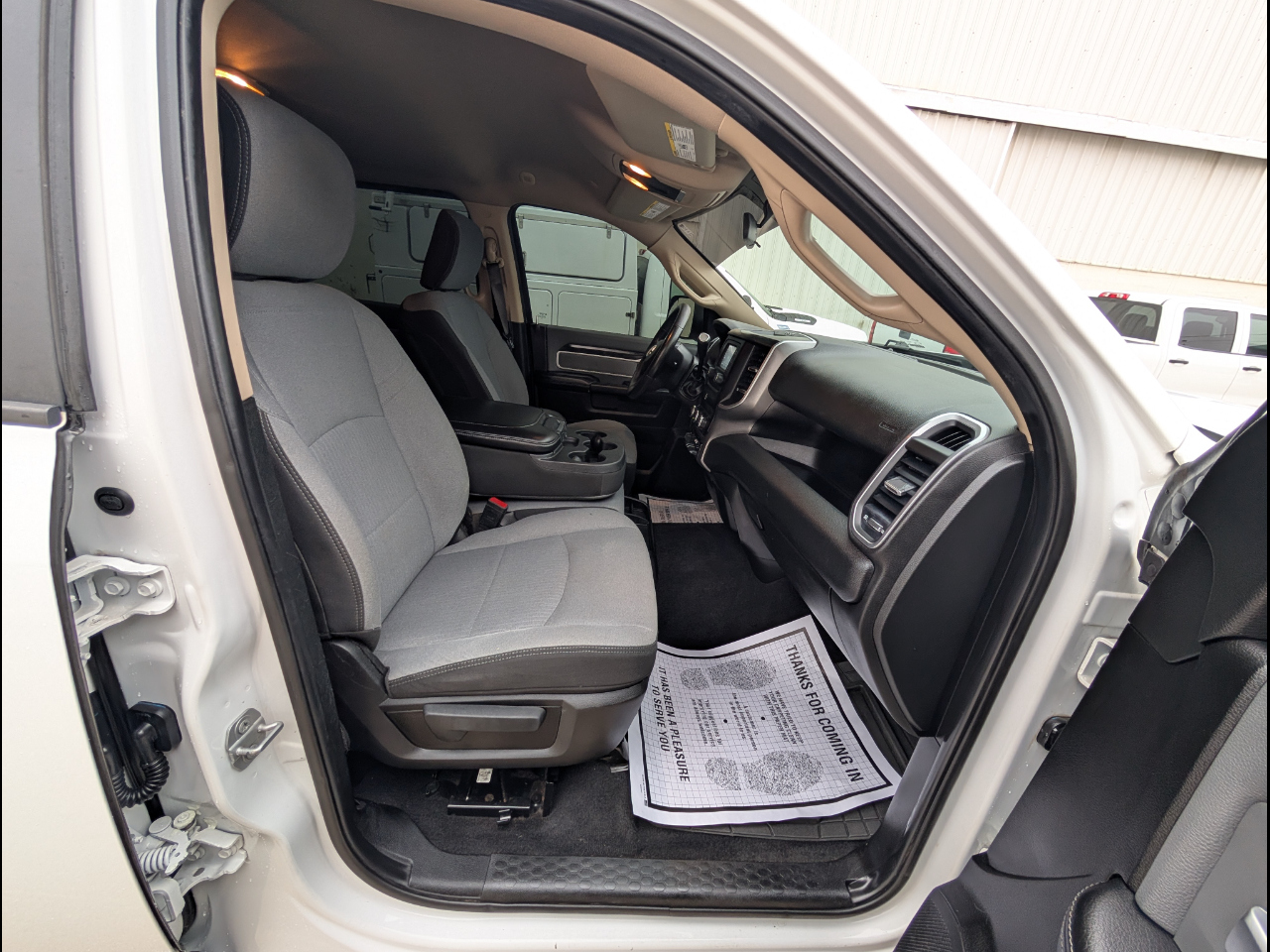 RAM 2500 Big Horn 4x4 Crew Cab 8' Box 2019 RAM 2500 Big Horn 4x4 Crew Cab 8' Box 2019