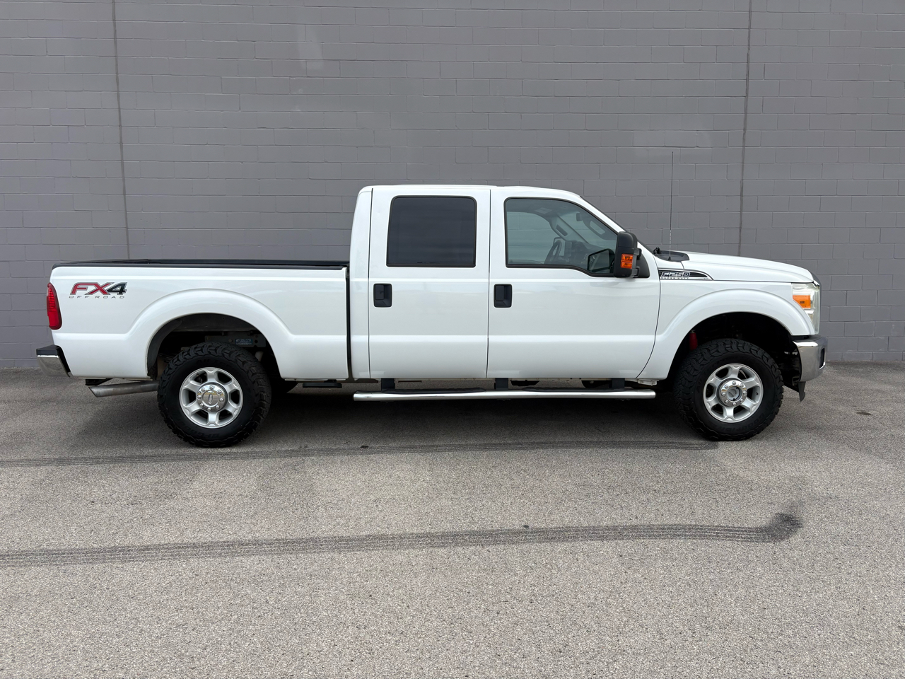 Ford Super Duty F-250 SRW 4WD Crew Cab 156" XLT 2014 Ford Super Duty F-250 SRW 4WD Crew Cab 156" XLT 2014