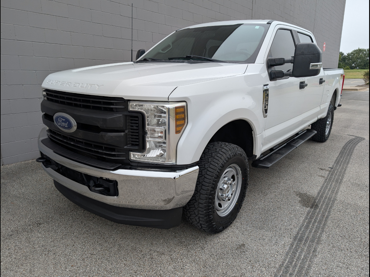 2019 Ford Super Duty F-250 SRW XL 4WD Crew Cab 6.75' Box