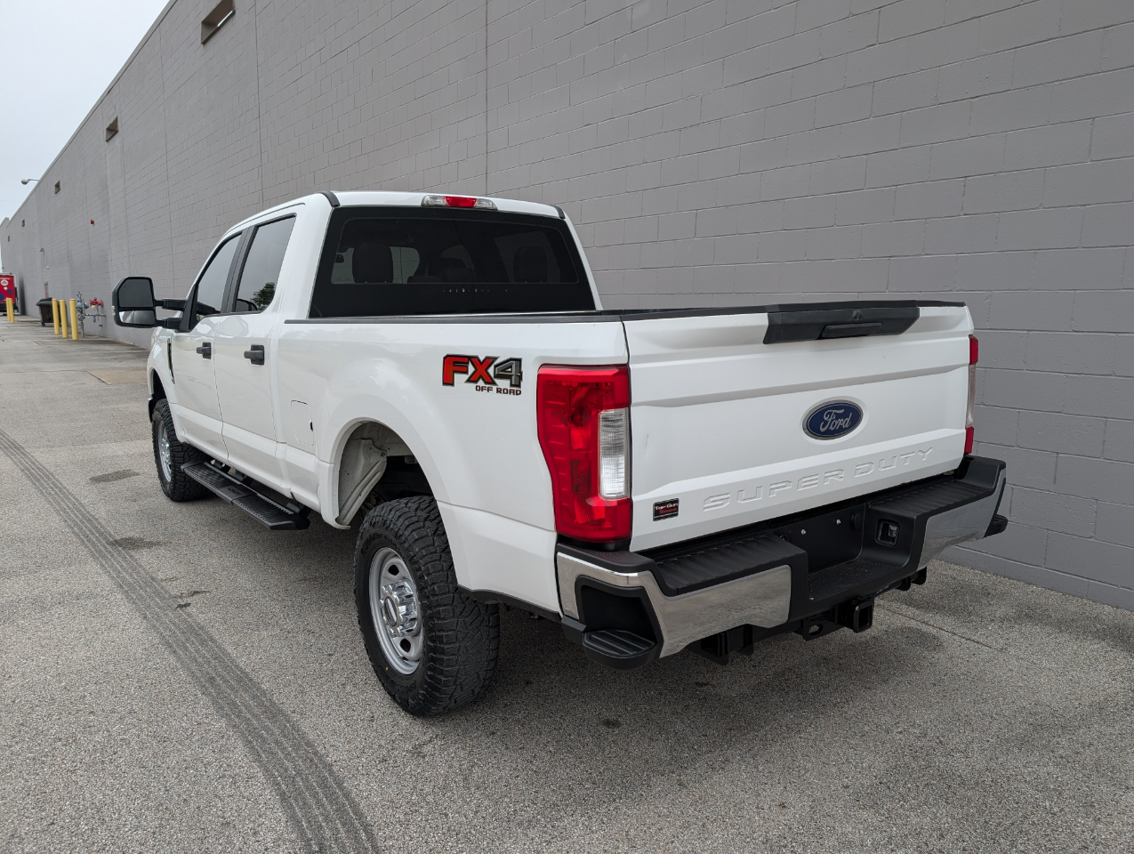 Ford Super Duty F-250 SRW XL 4WD Crew Cab 6.75' Box 2019 Ford Super Duty F-250 SRW XL 4WD Crew Cab 6.75' Box 2019