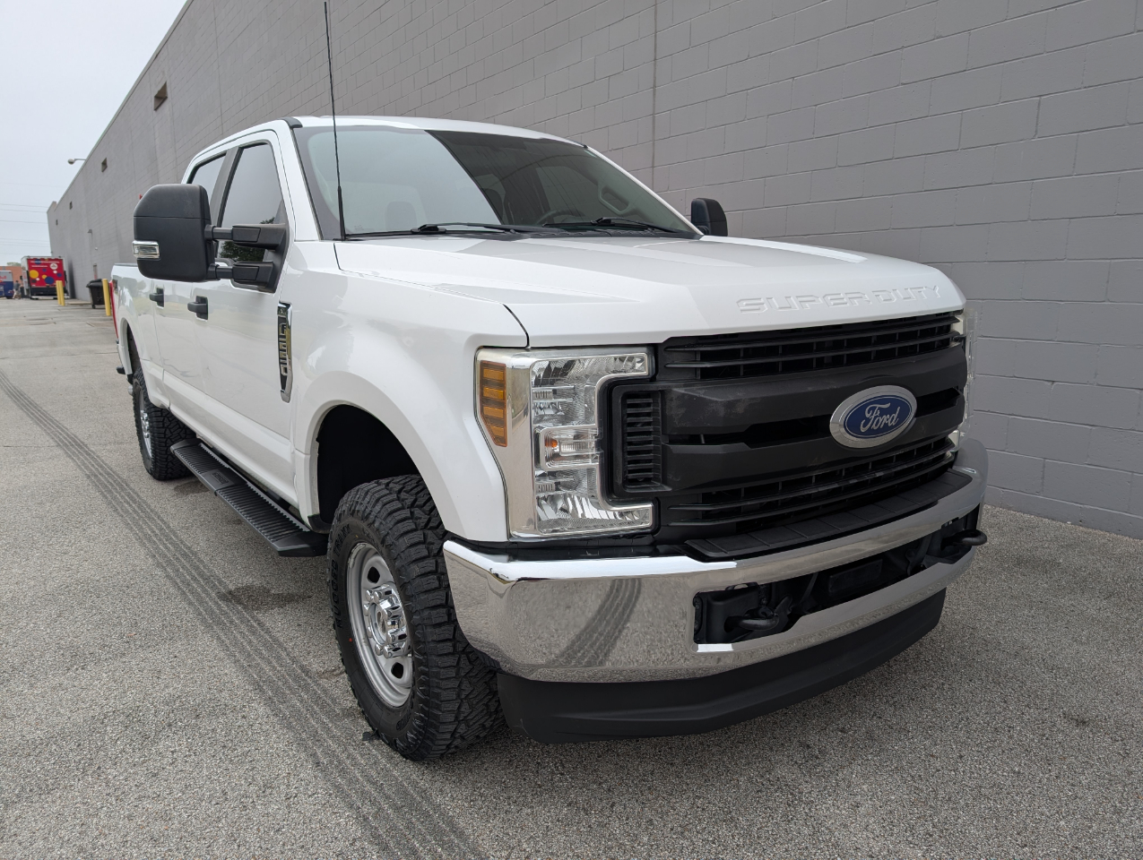 Ford Super Duty F-250 SRW XL 4WD Crew Cab 6.75' Box 2019 Ford Super Duty F-250 SRW XL 4WD Crew Cab 6.75' Box 2019