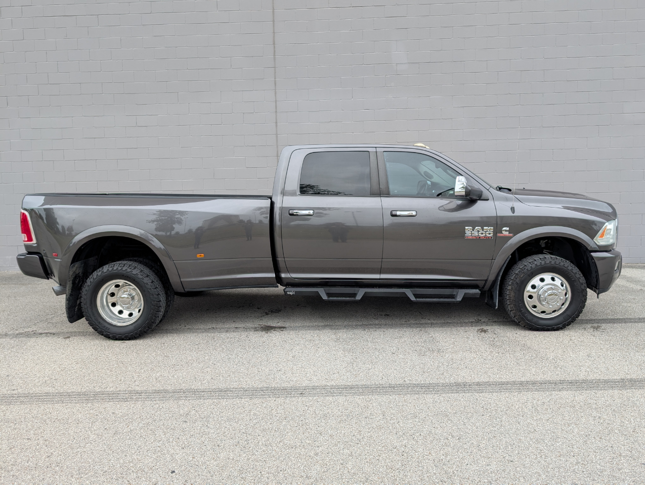RAM 3500 4WD Crew Cab 169" Laramie 2014 RAM 3500 4WD Crew Cab 169" Laramie 2014