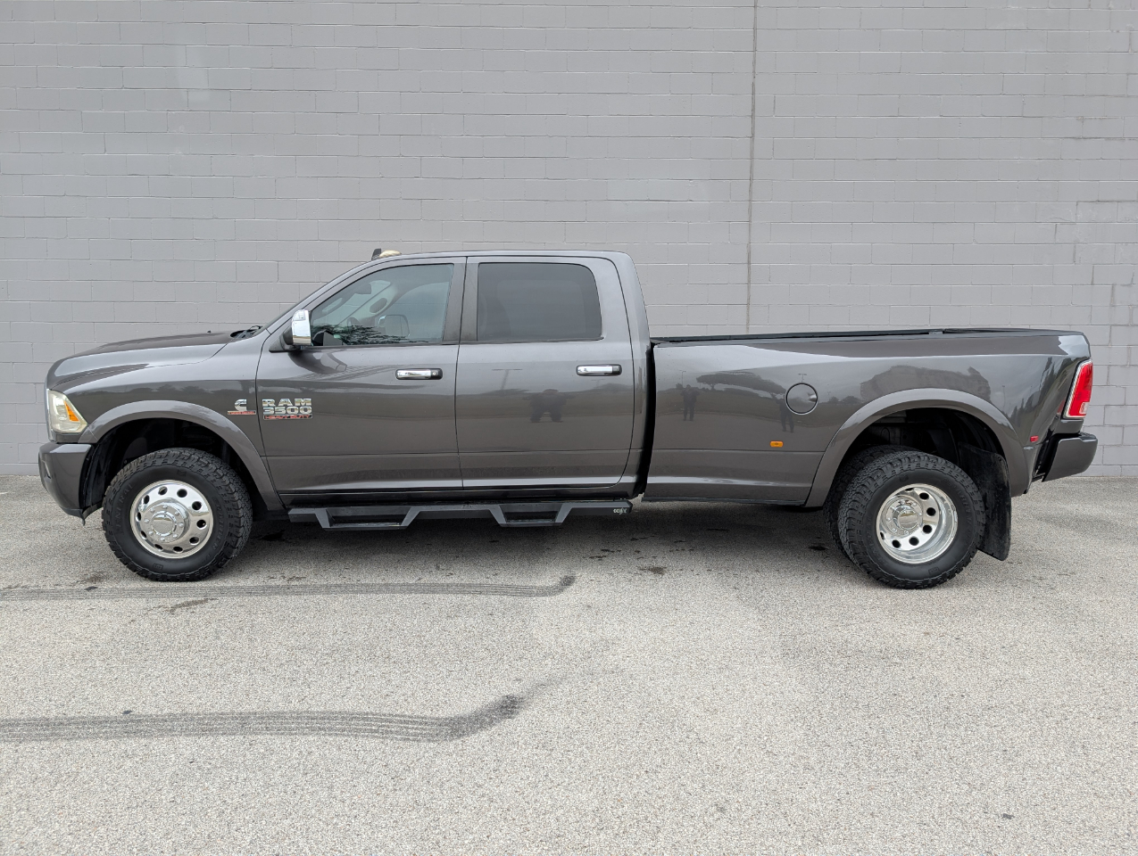 RAM 3500 4WD Crew Cab 169" Laramie 2014 RAM 3500 4WD Crew Cab 169" Laramie 2014