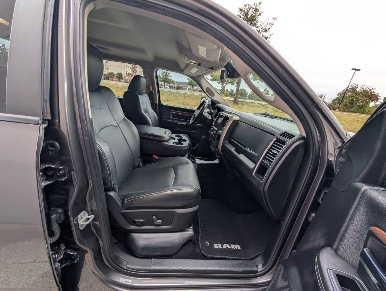 RAM 3500 4WD Crew Cab 169" Laramie 2014 RAM 3500 4WD Crew Cab 169" Laramie 2014