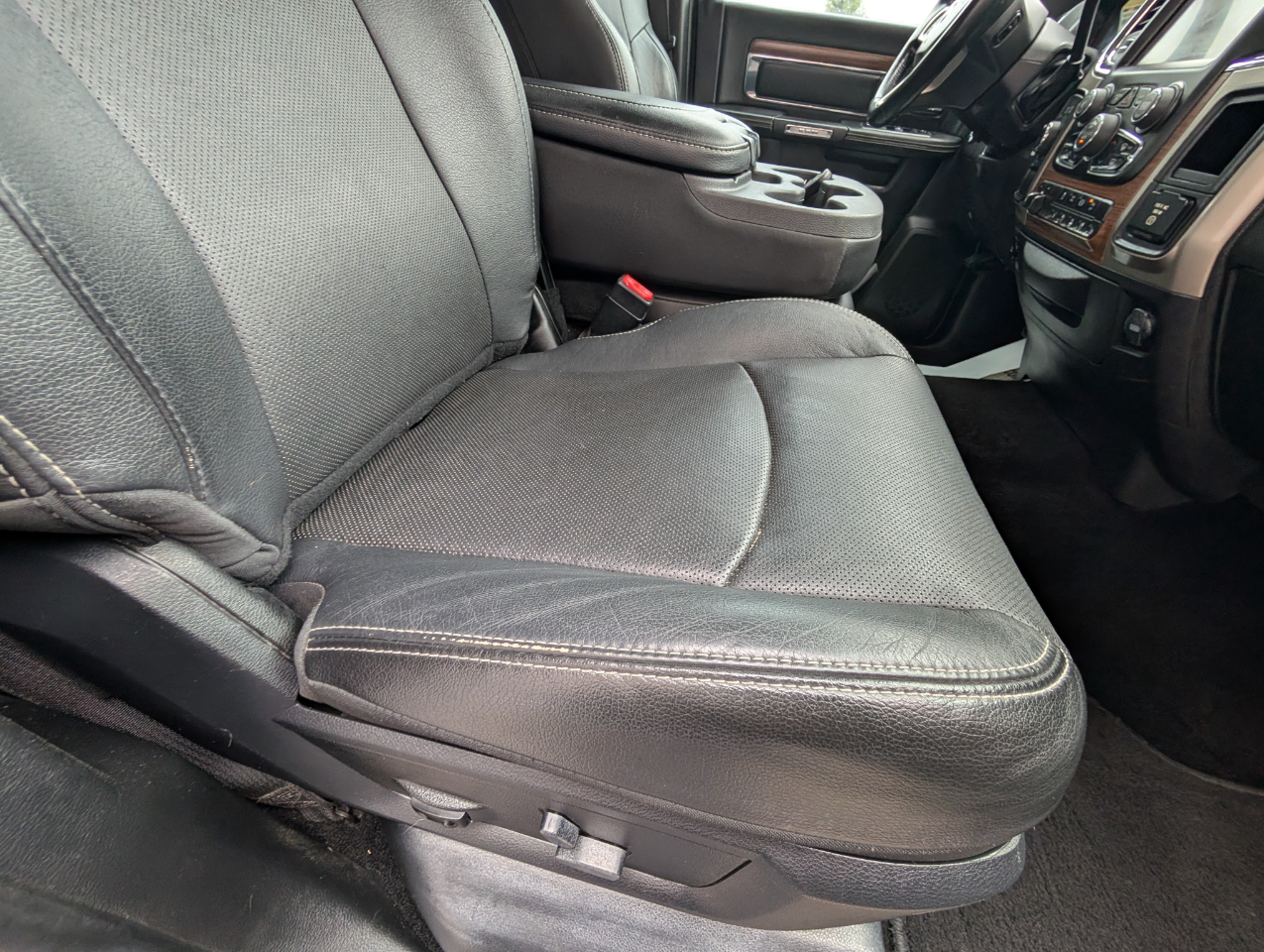 RAM 3500 4WD Crew Cab 169" Laramie 2014 RAM 3500 4WD Crew Cab 169" Laramie 2014