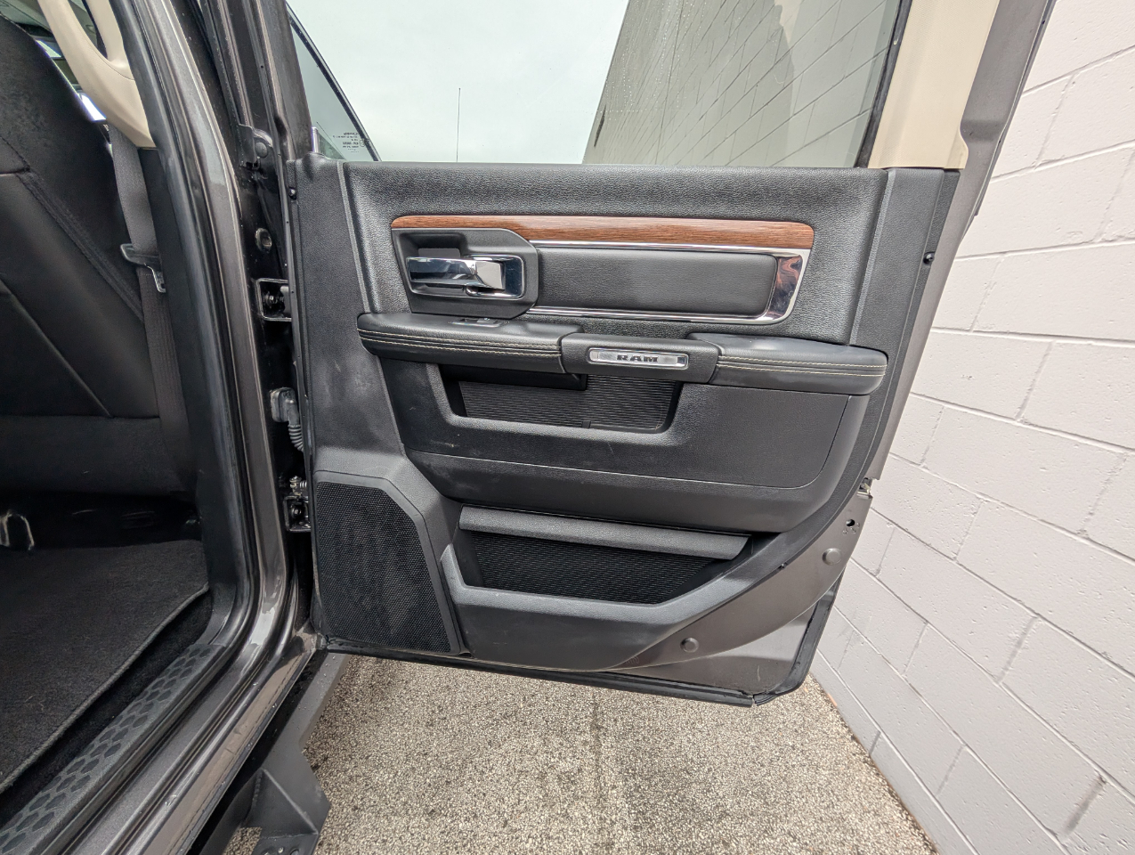 RAM 3500 4WD Crew Cab 169" Laramie 2014 RAM 3500 4WD Crew Cab 169" Laramie 2014