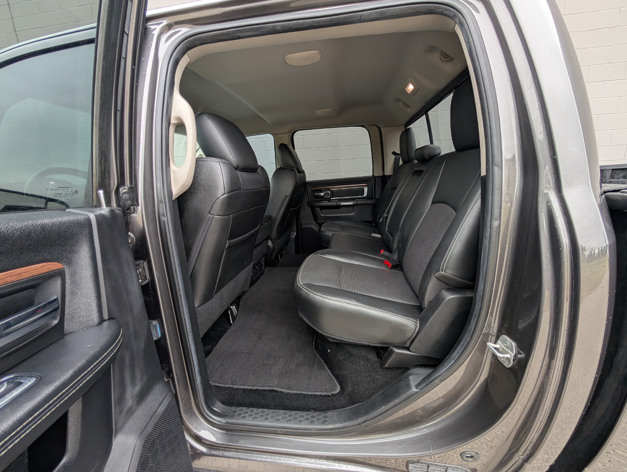 RAM 3500 4WD Crew Cab 169" Laramie 2014 RAM 3500 4WD Crew Cab 169" Laramie 2014