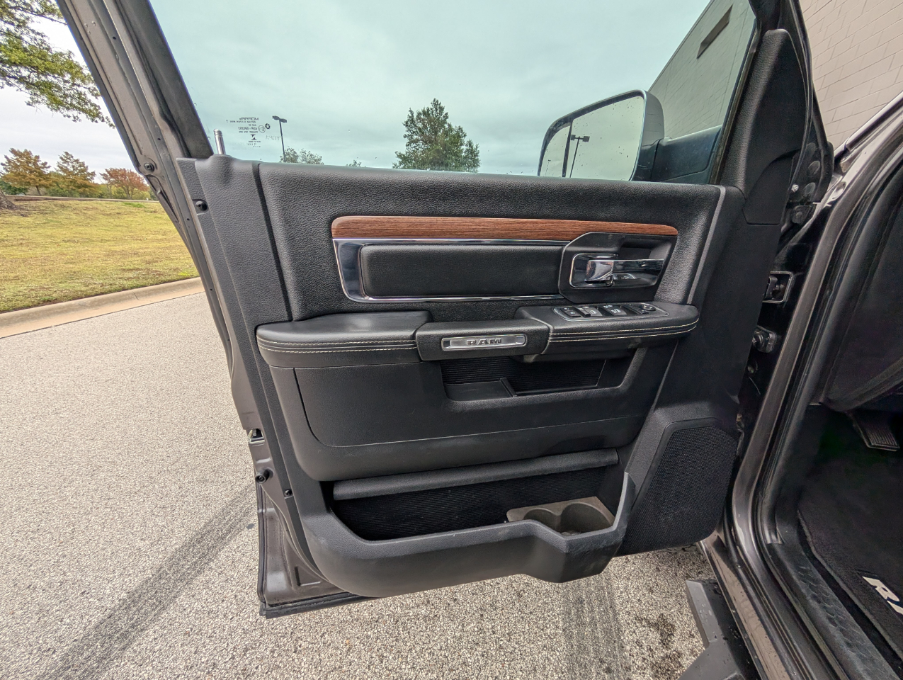 RAM 3500 4WD Crew Cab 169" Laramie 2014 RAM 3500 4WD Crew Cab 169" Laramie 2014