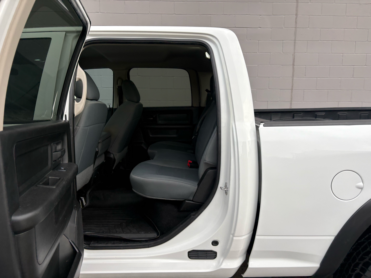 RAM 2500 Tradesman 4x4 Crew Cab 6'4" Box 2018 RAM 2500 Tradesman 4x4 Crew Cab 6'4" Box 2018