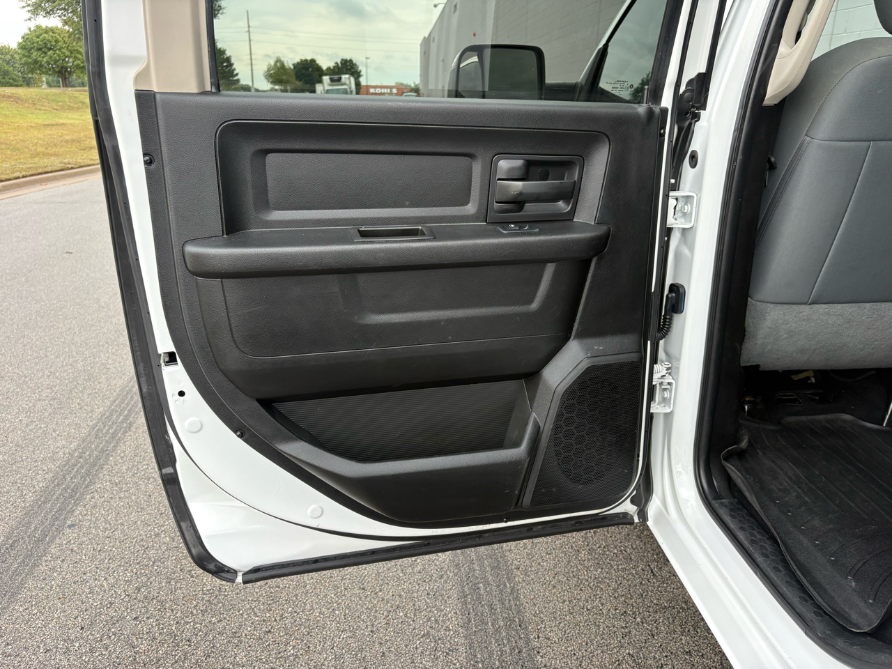 RAM 2500 Tradesman 4x4 Crew Cab 6'4" Box 2018 RAM 2500 Tradesman 4x4 Crew Cab 6'4" Box 2018