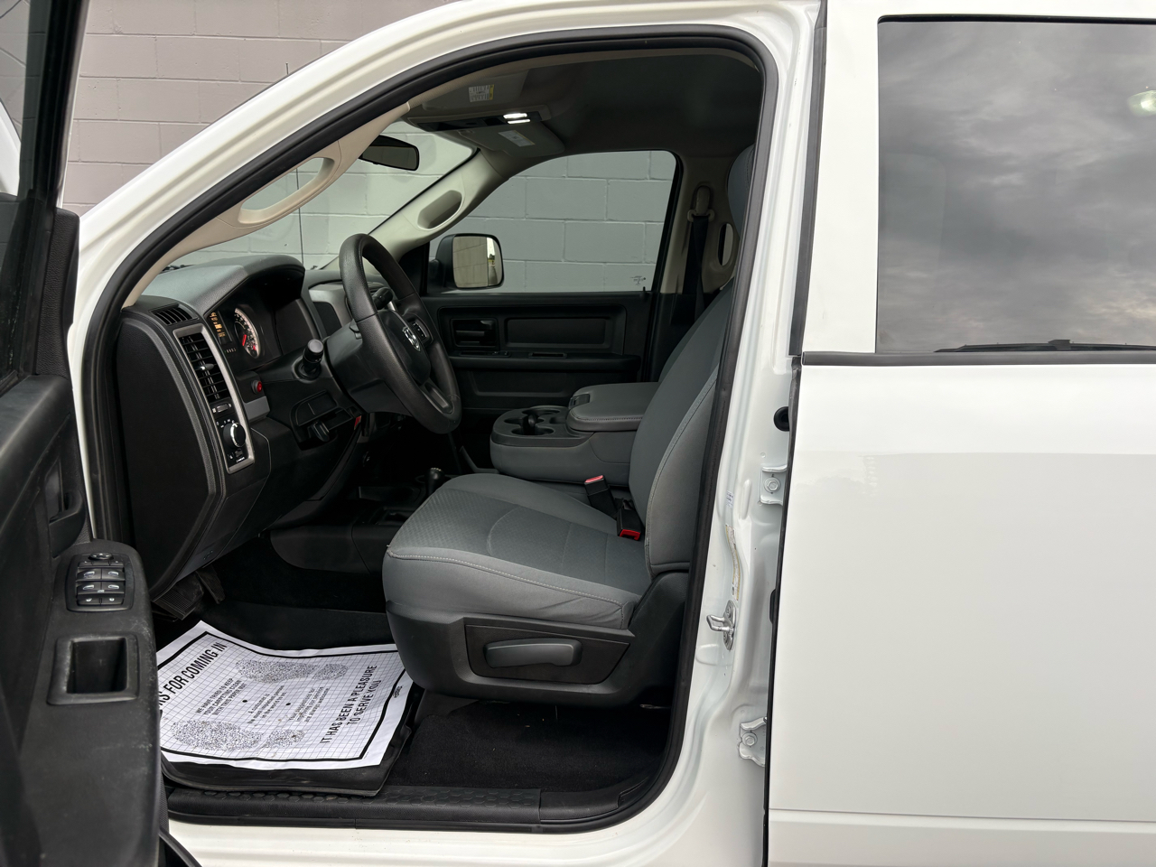 RAM 2500 Tradesman 4x4 Crew Cab 6'4" Box 2018 RAM 2500 Tradesman 4x4 Crew Cab 6'4" Box 2018