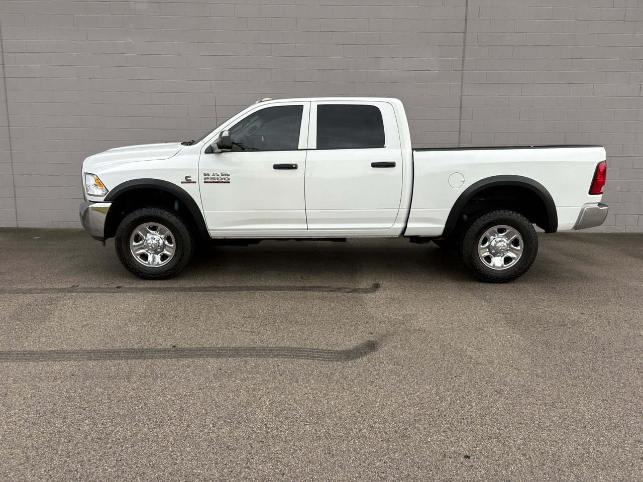 RAM 2500 Tradesman 4x4 Crew Cab 6'4" Box 2018 RAM 2500 Tradesman 4x4 Crew Cab 6'4" Box 2018