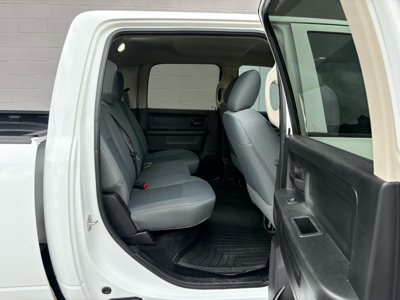 RAM 2500 Tradesman 4x4 Crew Cab 6'4" Box 2018 RAM 2500 Tradesman 4x4 Crew Cab 6'4" Box 2018