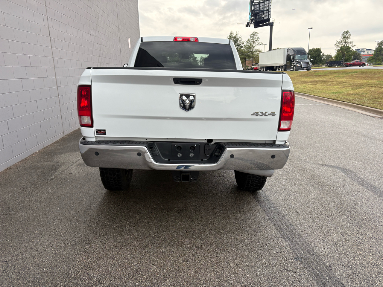RAM 2500 Tradesman 4x4 Crew Cab 6'4" Box 2018 RAM 2500 Tradesman 4x4 Crew Cab 6'4" Box 2018