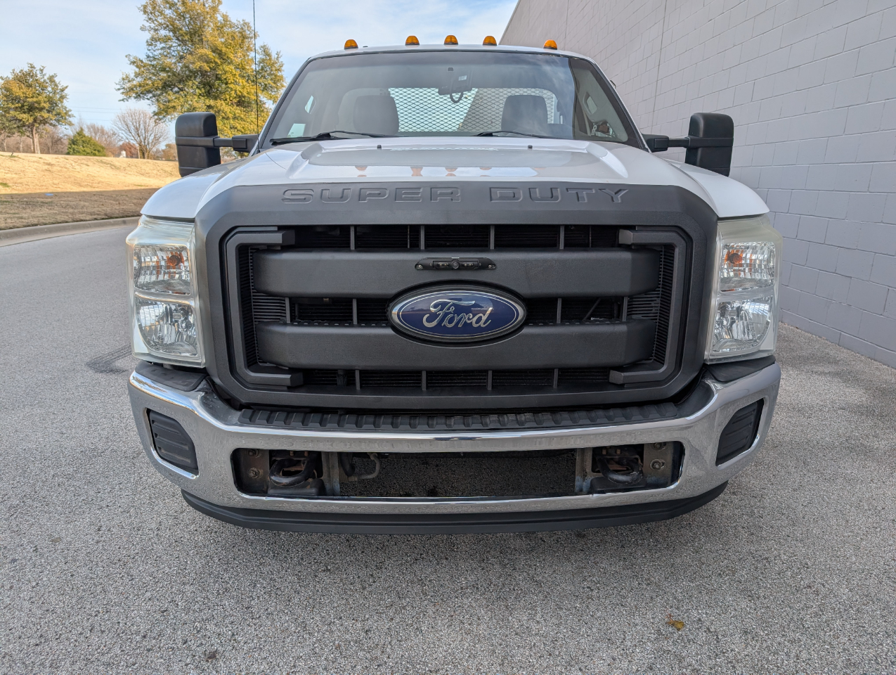 Ford Super Duty F-350 DRW 2WD Reg Cab 165" WB 84" CA XLT 2016