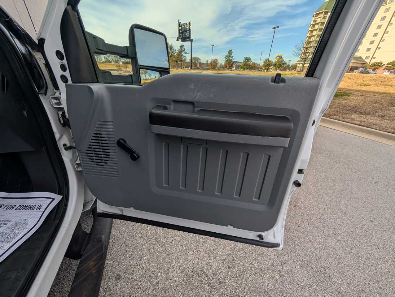 Ford Super Duty F-350 DRW 2WD Reg Cab 165" WB 84" CA XLT 2016