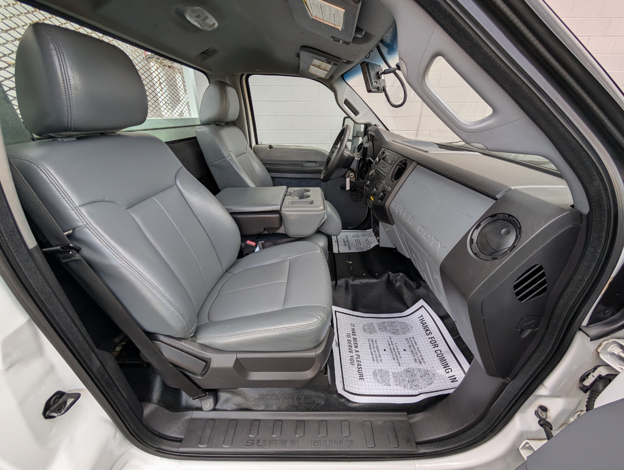 Ford Super Duty F-350 DRW 2WD Reg Cab 165" WB 84" CA XLT 2016