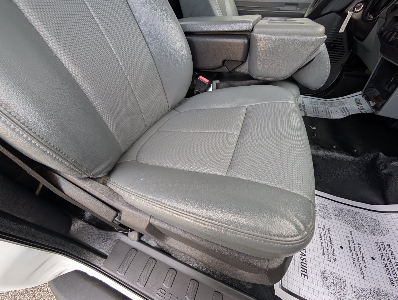 Ford Super Duty F-350 DRW 2WD Reg Cab 165" WB 84" CA XLT 2016