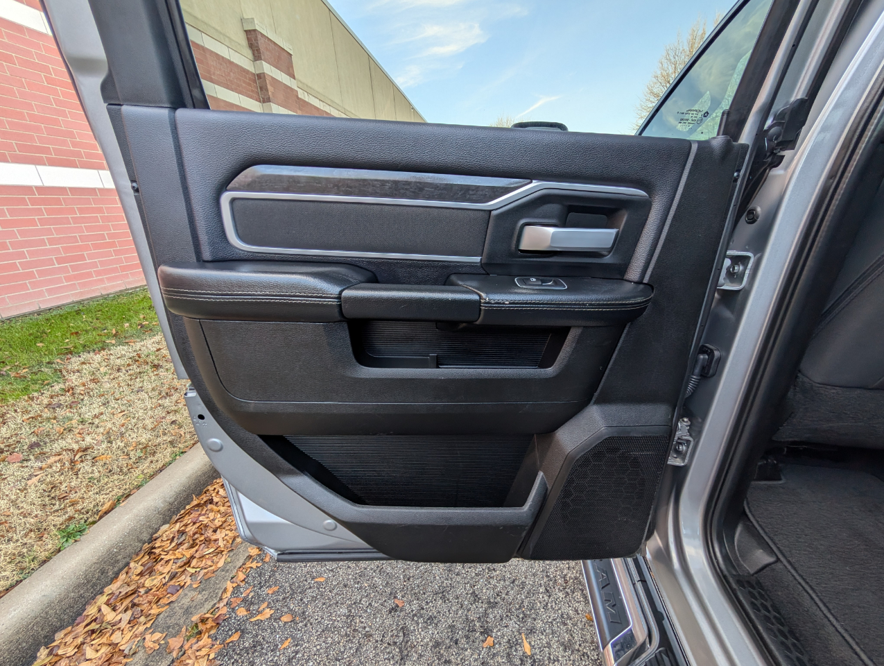 RAM 2500 Big Horn 4x4 Crew Cab 6'4" Box 2024