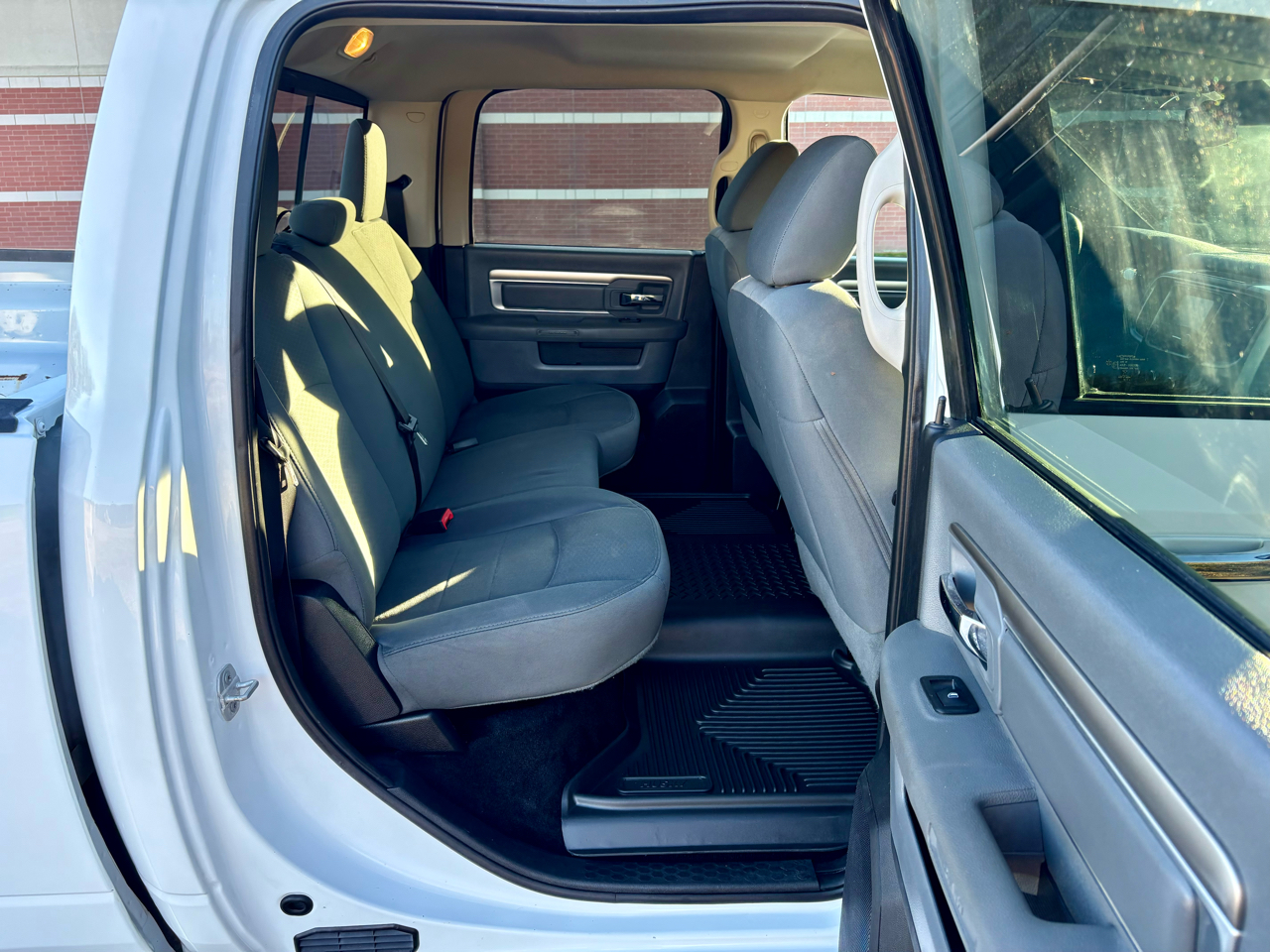 RAM 2500 4WD Crew Cab 149" SLT 2015