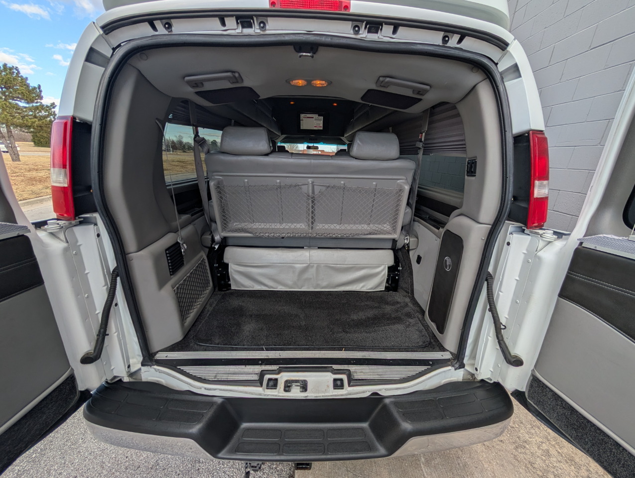 Chevrolet Express Passenger RWD 3500 155" LT w/1LT 2016