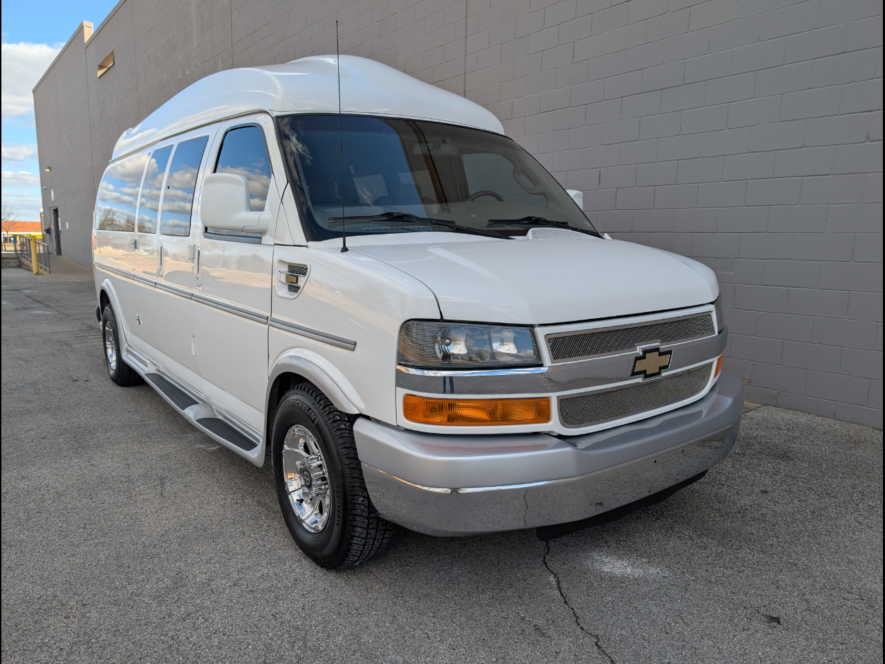 2016 Chevrolet Express Passenger RWD 3500 155" LT w/1LT