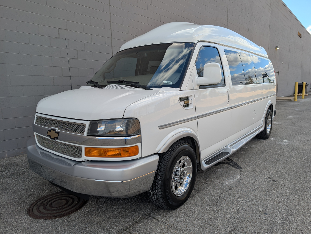 Chevrolet Express Passenger RWD 3500 155" LT w/1LT 2016