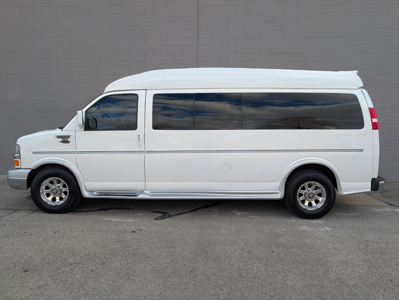 Chevrolet Express Passenger RWD 3500 155" LT w/1LT 2016