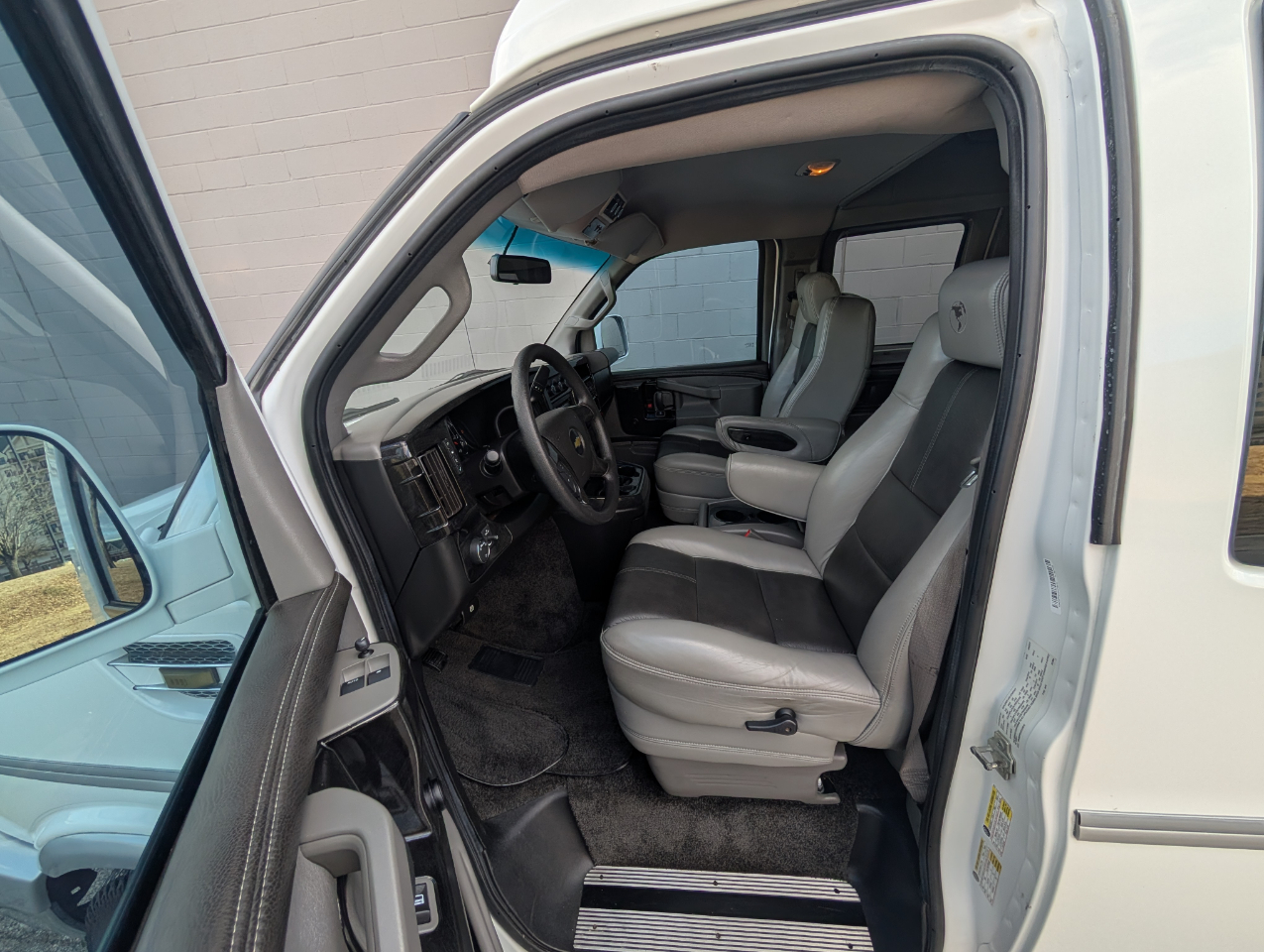 Chevrolet Express Passenger RWD 3500 155" LT w/1LT 2016