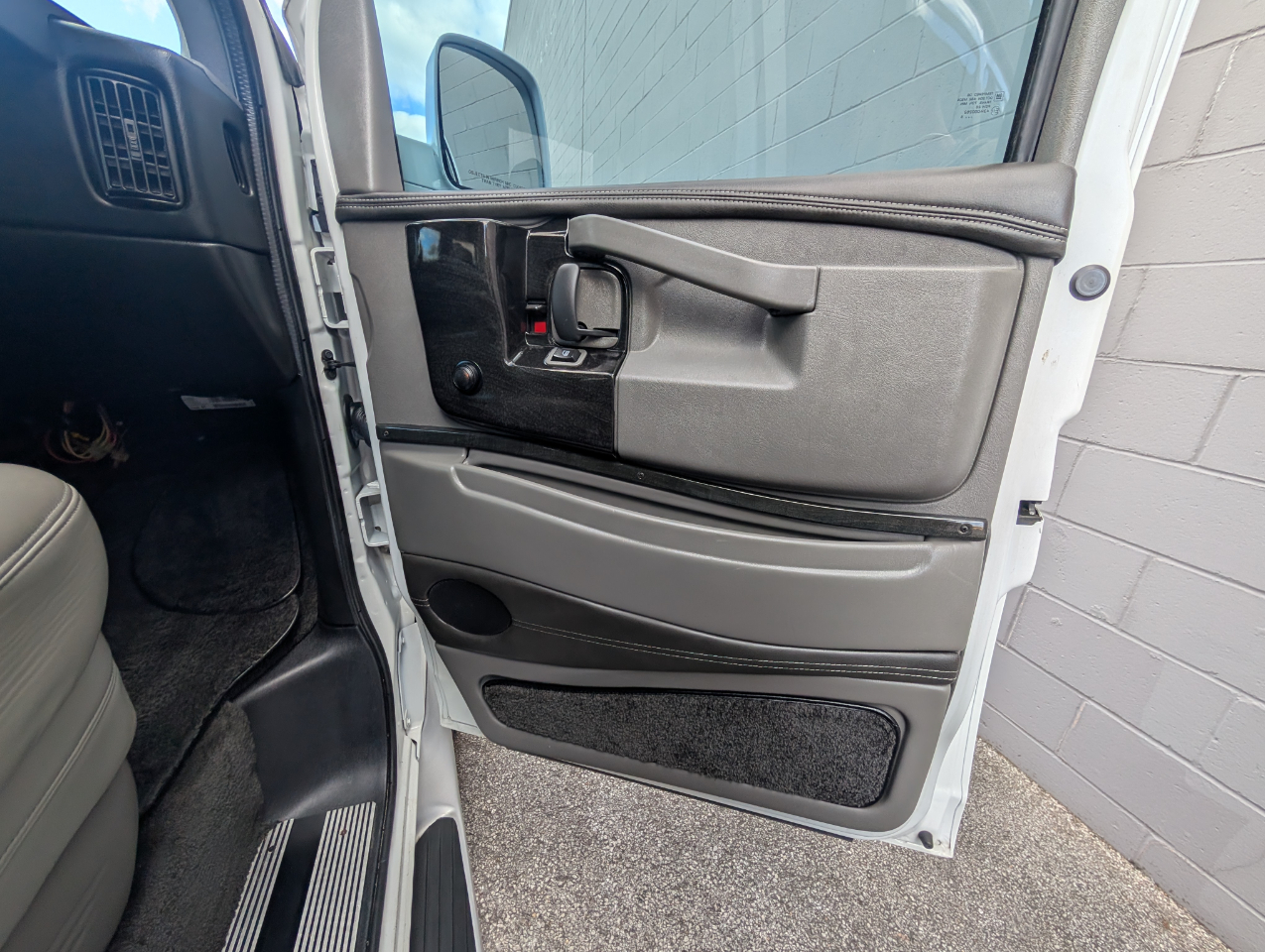 Chevrolet Express Passenger RWD 3500 155" LT w/1LT 2016