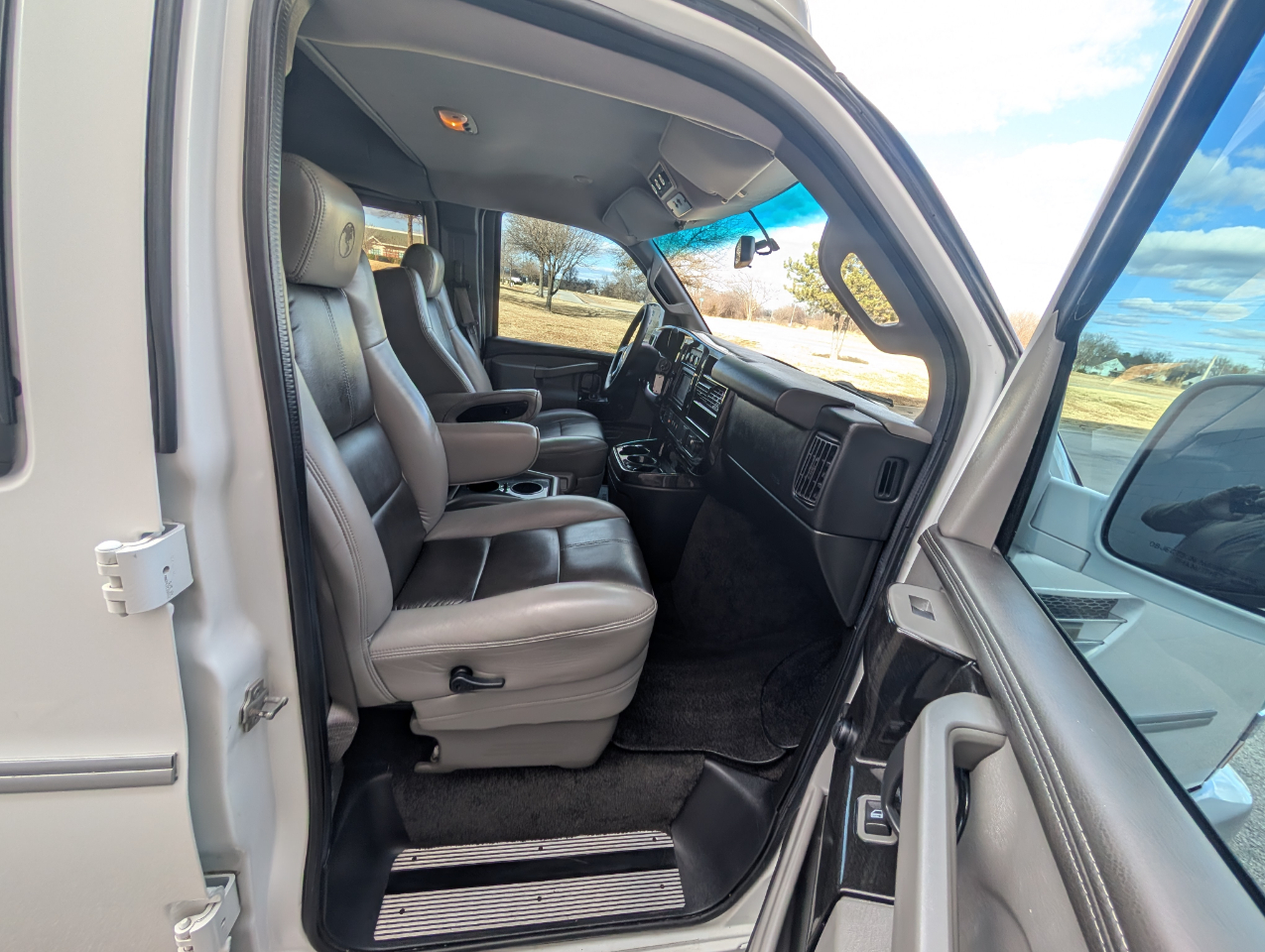 Chevrolet Express Passenger RWD 3500 155" LT w/1LT 2016