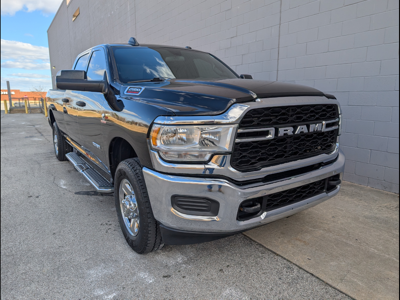 2022 RAM 2500 Tradesman 4x4 Crew Cab 8' Box