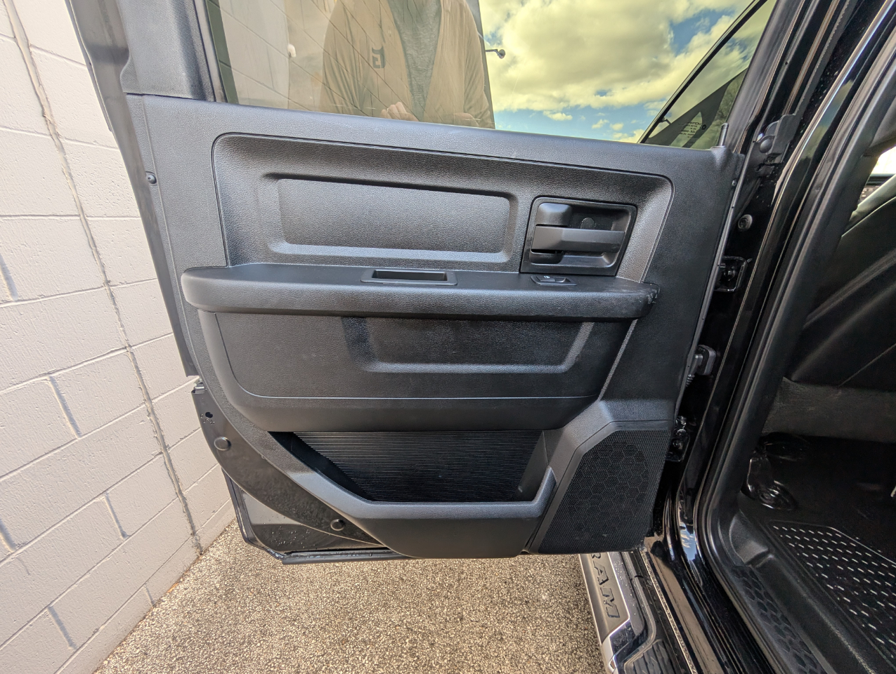 RAM 2500 Tradesman 4x4 Crew Cab 8' Box 2022