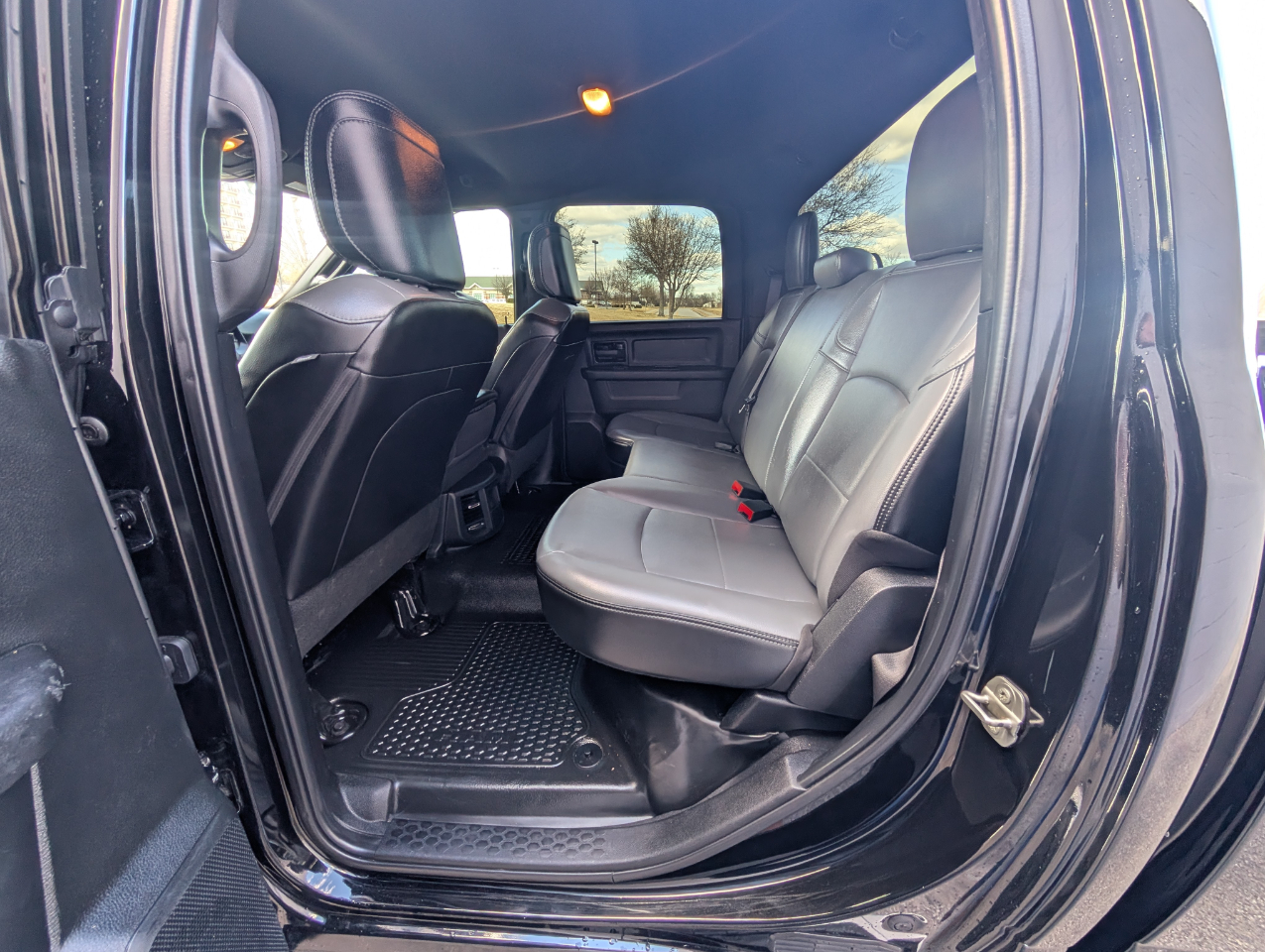 RAM 2500 Tradesman 4x4 Crew Cab 8' Box 2022