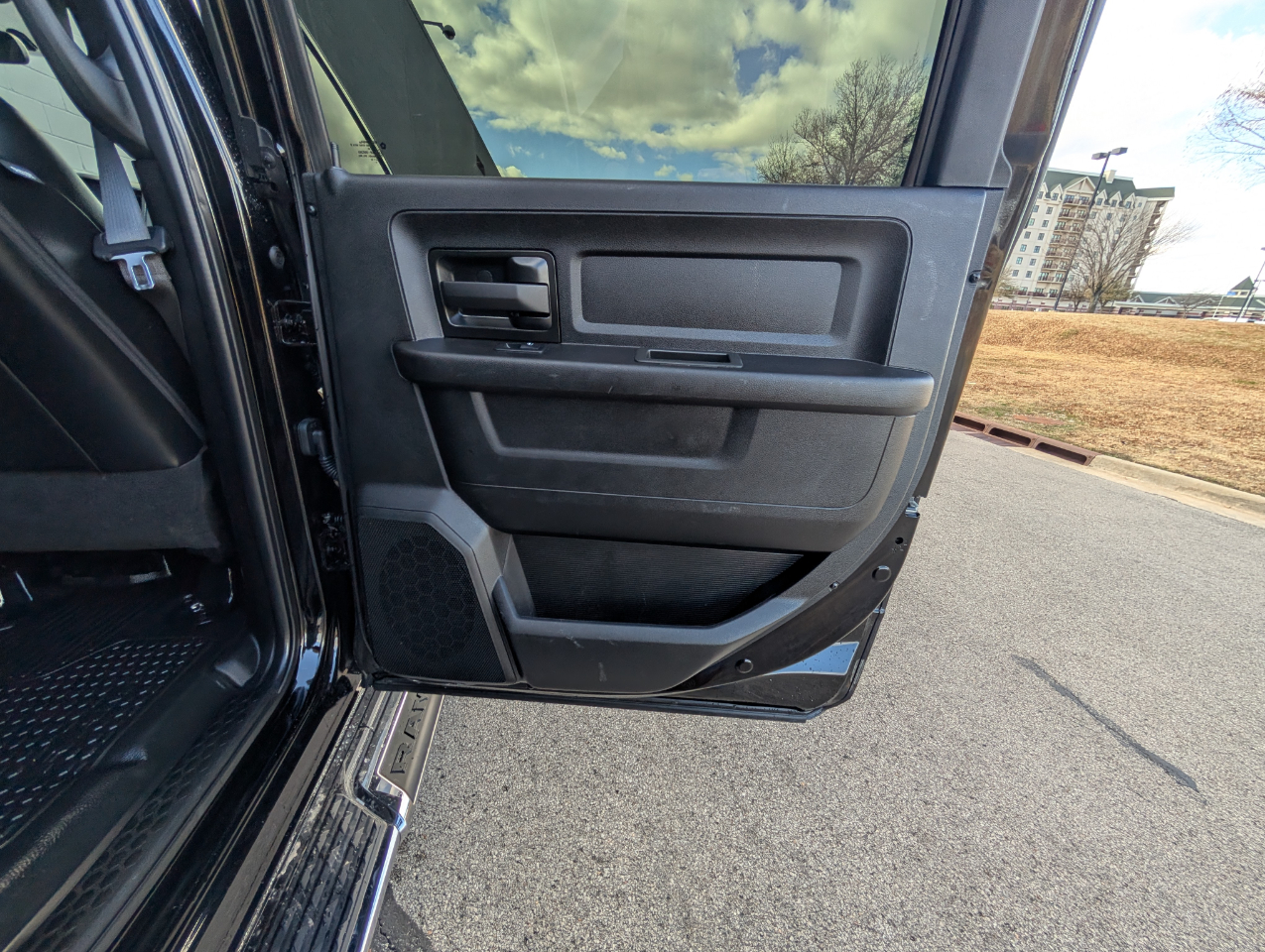 RAM 2500 Tradesman 4x4 Crew Cab 8' Box 2022