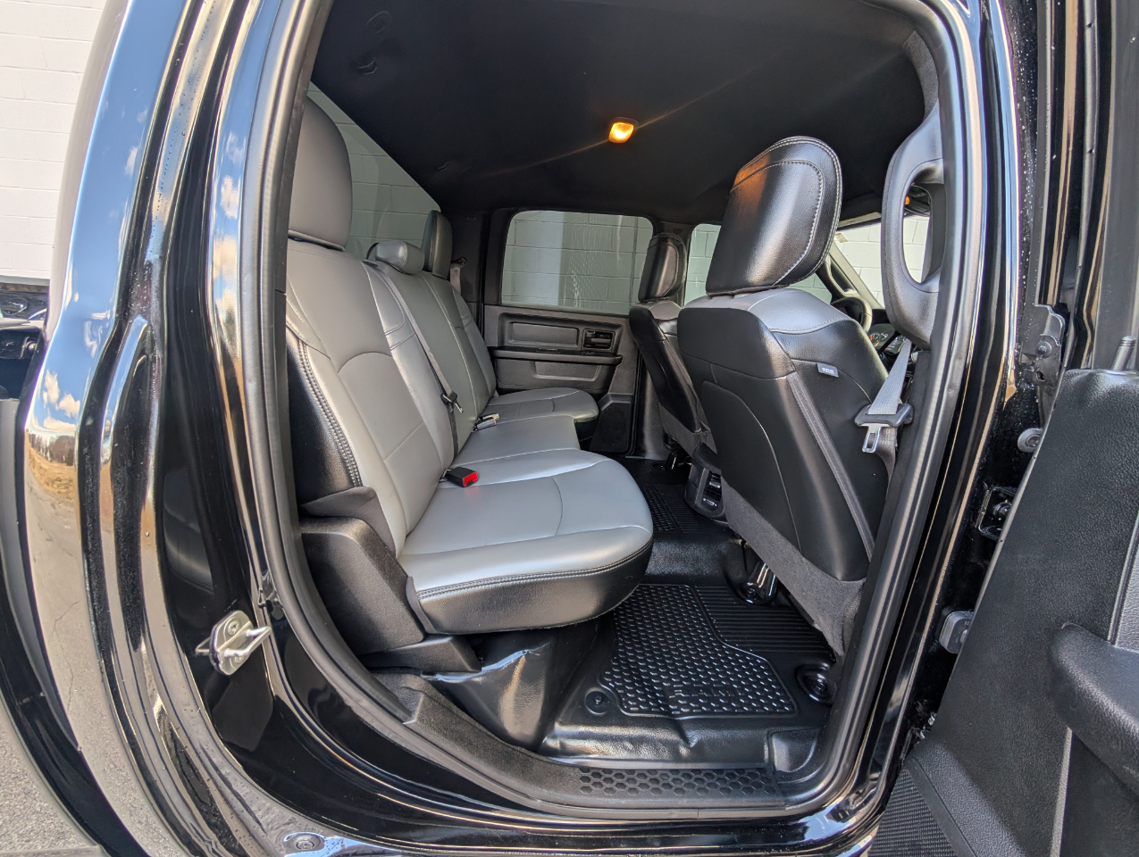 RAM 2500 Tradesman 4x4 Crew Cab 8' Box 2022