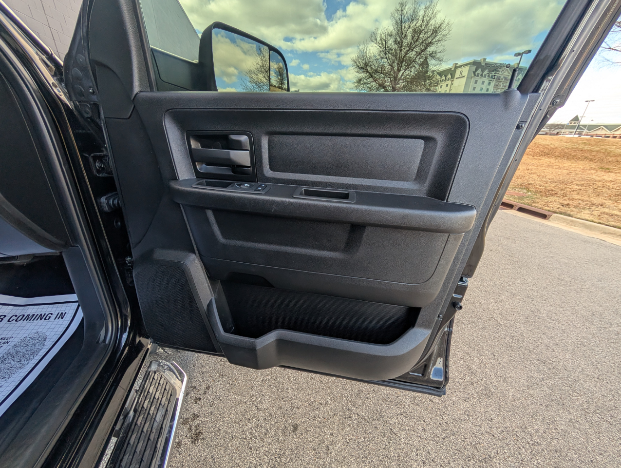 RAM 2500 Tradesman 4x4 Crew Cab 8' Box 2022