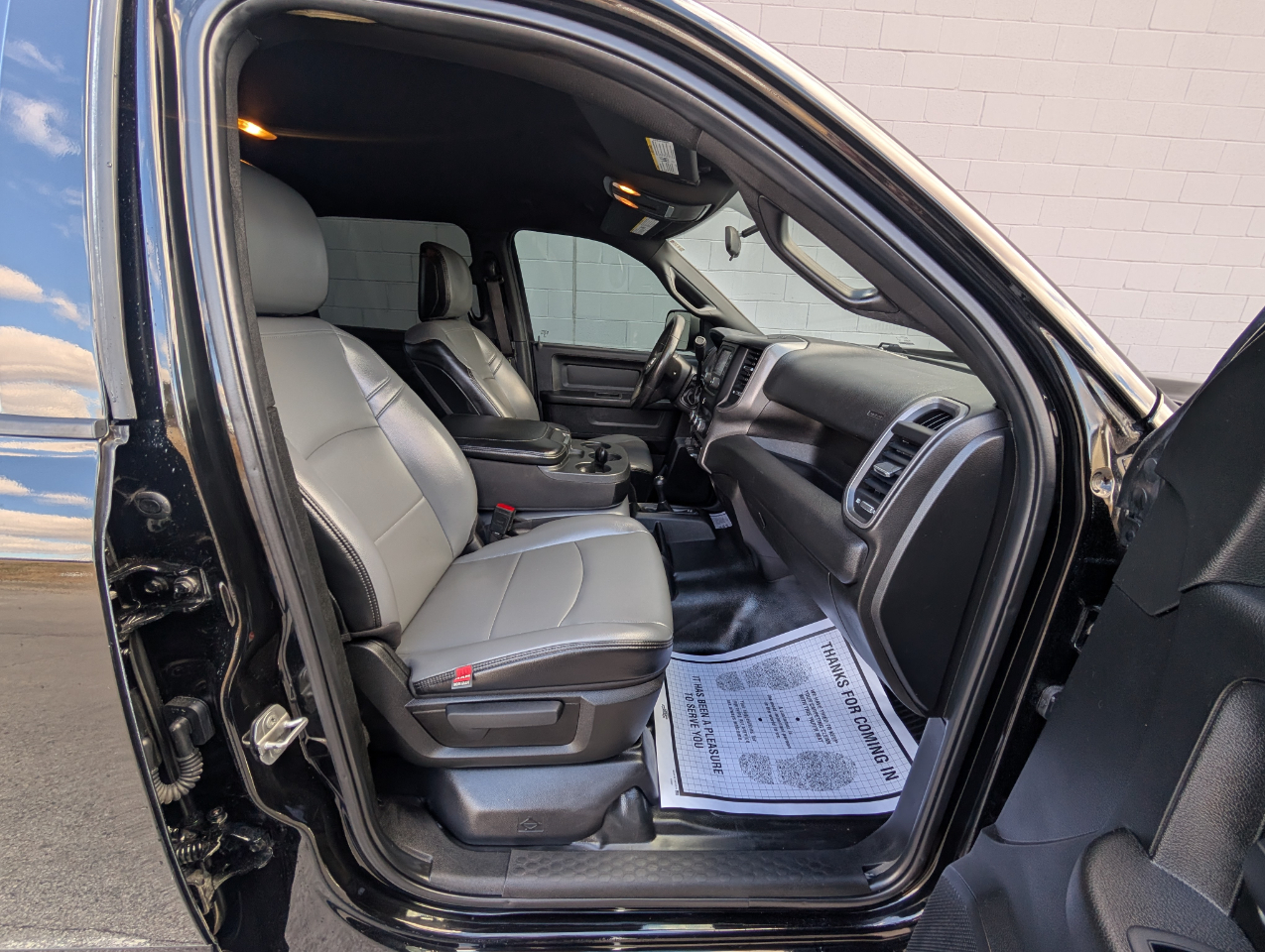 RAM 2500 Tradesman 4x4 Crew Cab 8' Box 2022