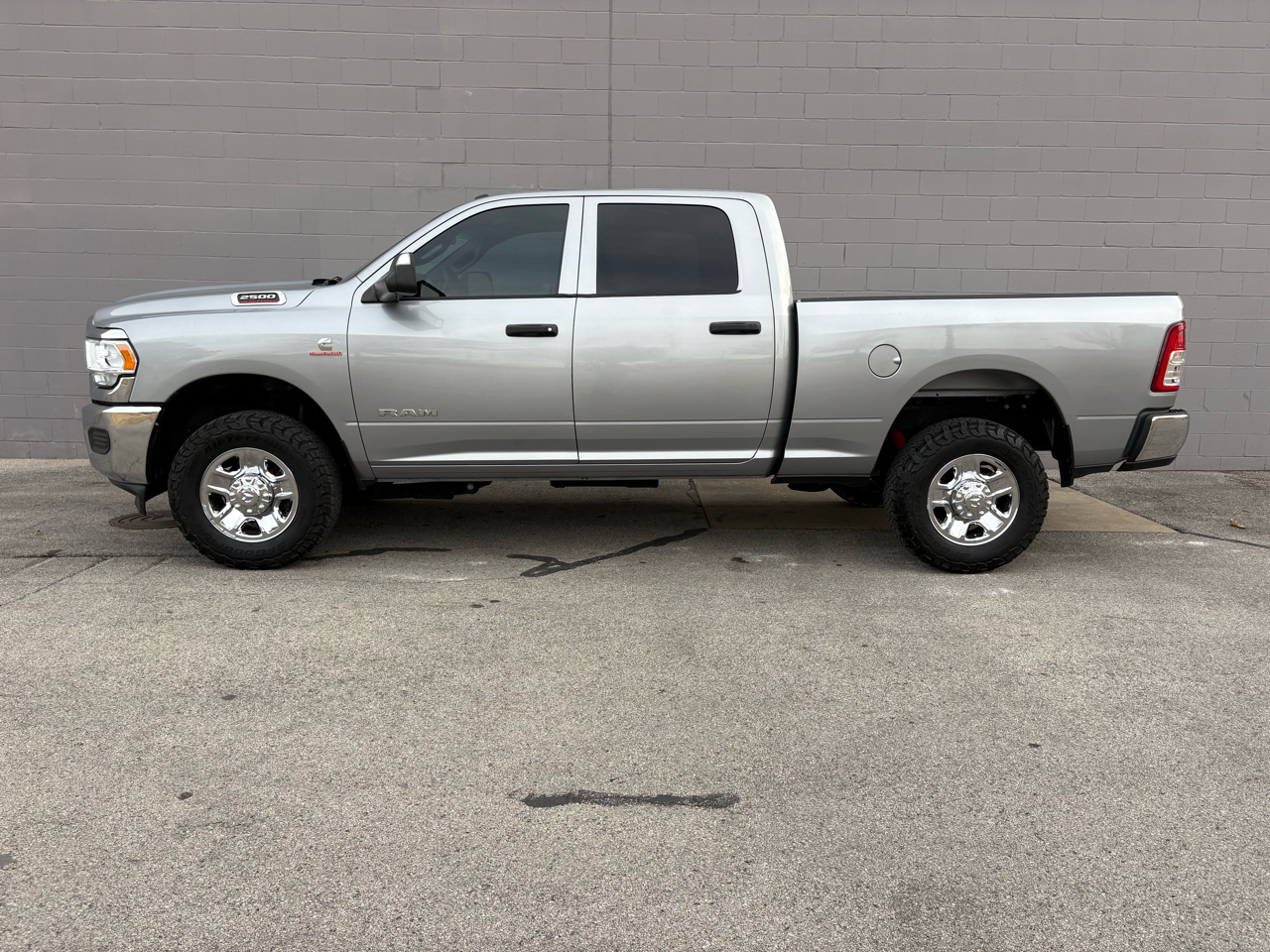 RAM 2500 Tradesman 4x4 Crew Cab 6'4" Box 2022