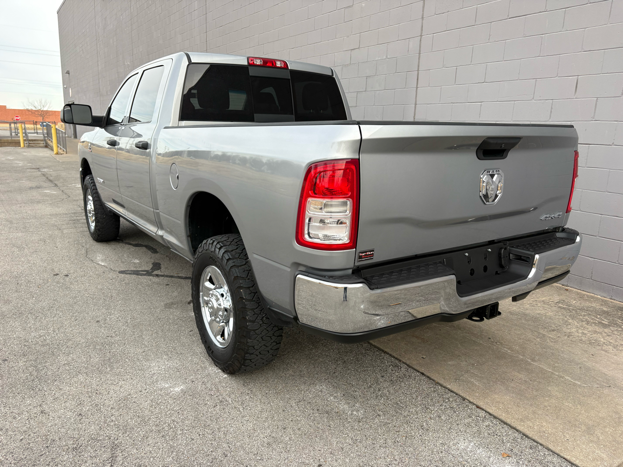 RAM 2500 Tradesman 4x4 Crew Cab 6'4" Box 2022