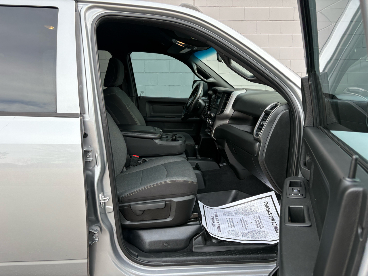 RAM 2500 Tradesman 4x4 Crew Cab 6'4" Box 2022