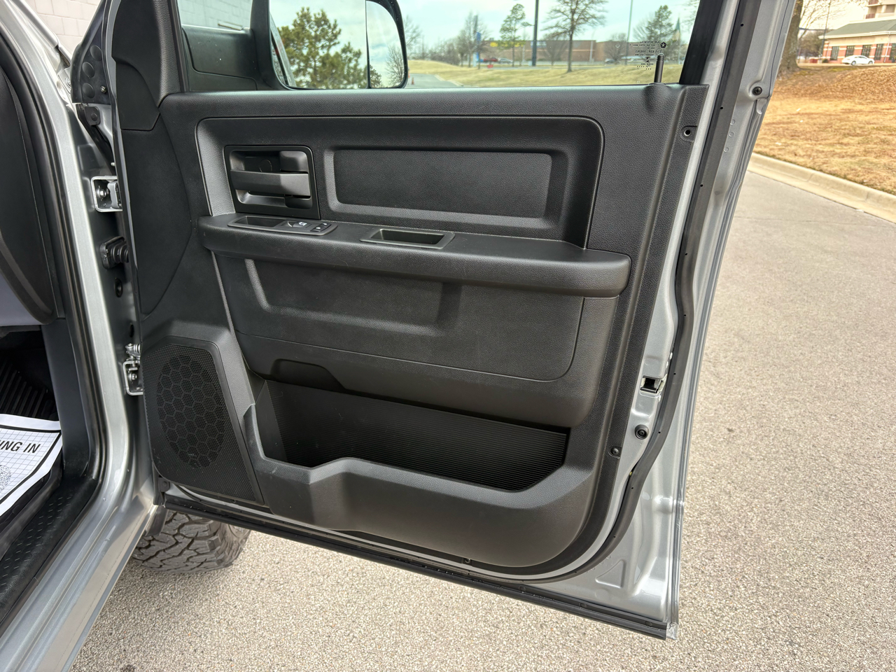 RAM 2500 Tradesman 4x4 Crew Cab 6'4" Box 2022