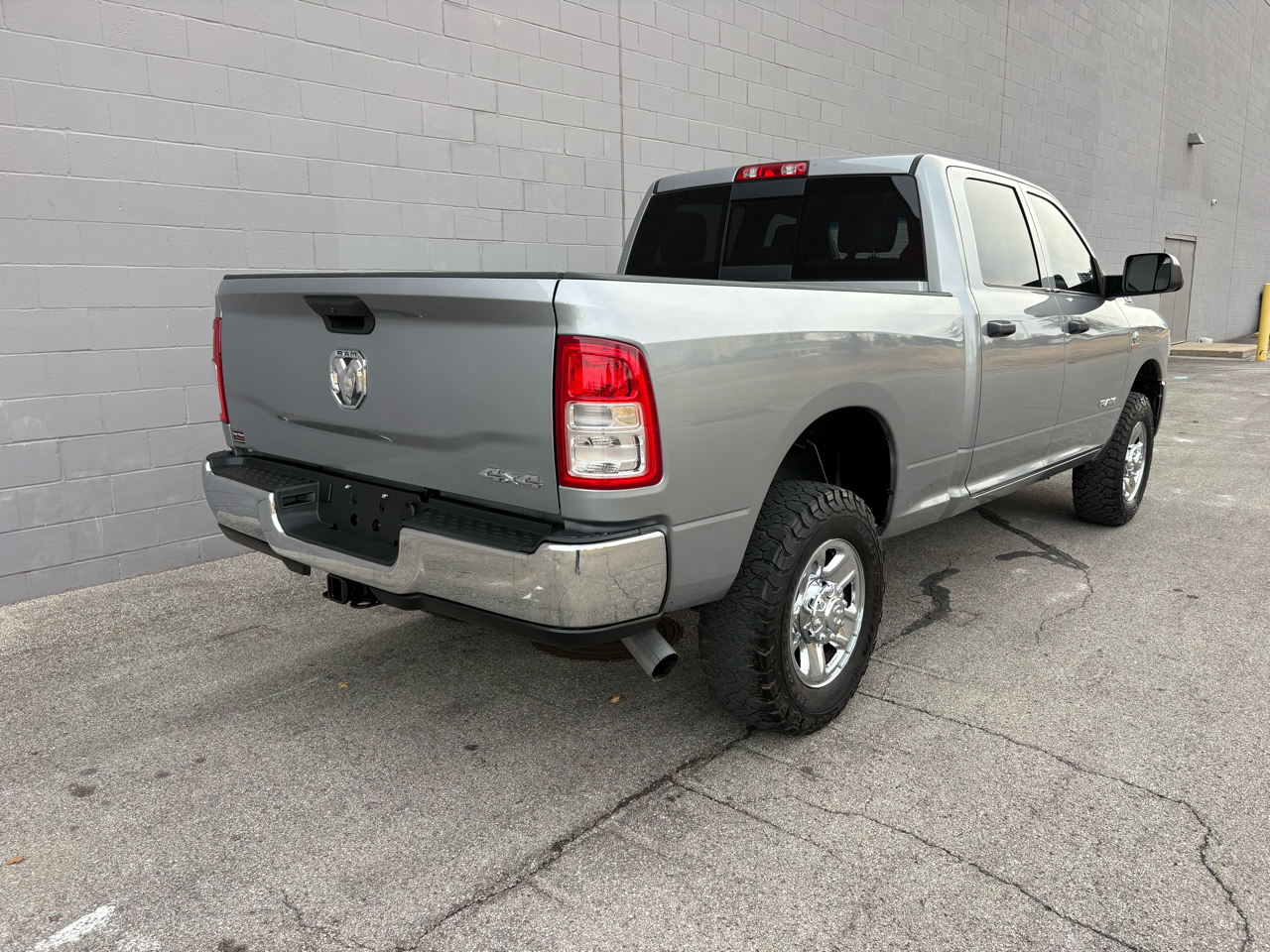RAM 2500 Tradesman 4x4 Crew Cab 6'4" Box 2022