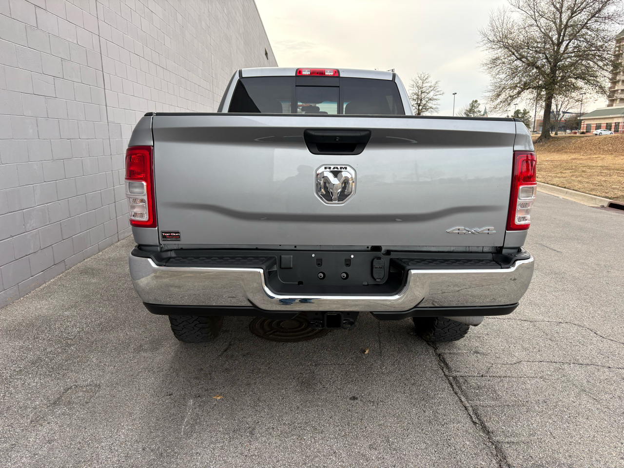 RAM 2500 Tradesman 4x4 Crew Cab 6'4" Box 2022