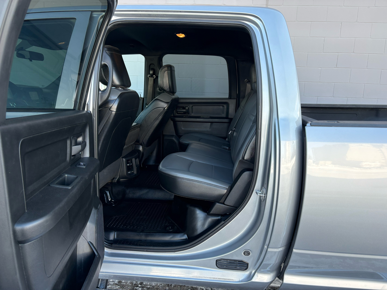 RAM 2500 Tradesman 4x4 Crew Cab 8' Box 2022