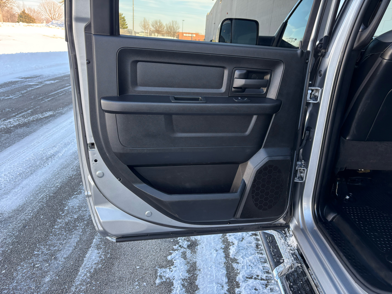 RAM 2500 Tradesman 4x4 Crew Cab 8' Box 2022