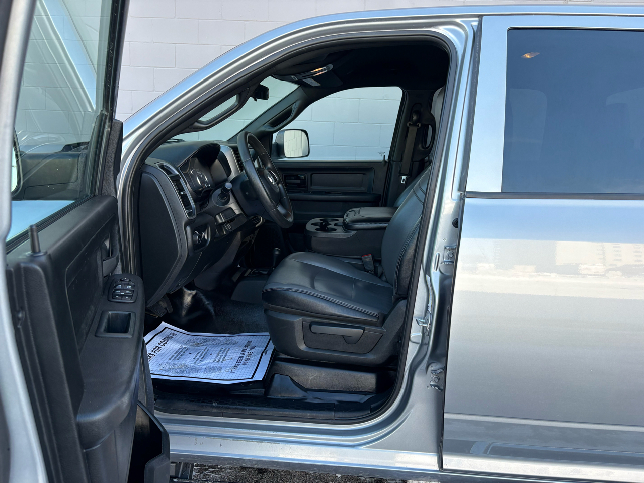 RAM 2500 Tradesman 4x4 Crew Cab 8' Box 2022