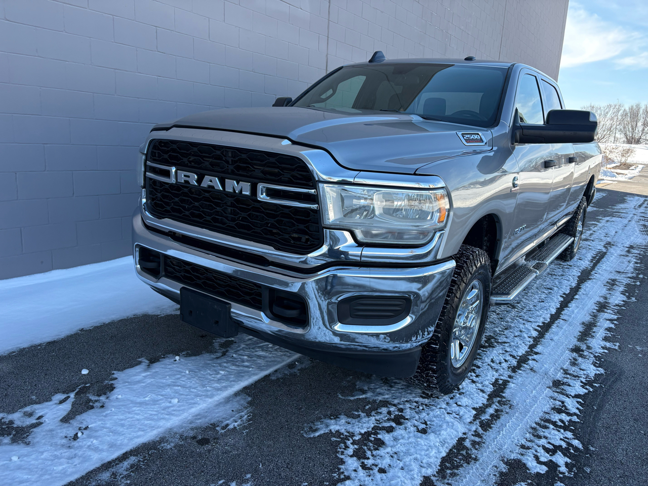 RAM 2500 Tradesman 4x4 Crew Cab 8' Box 2022